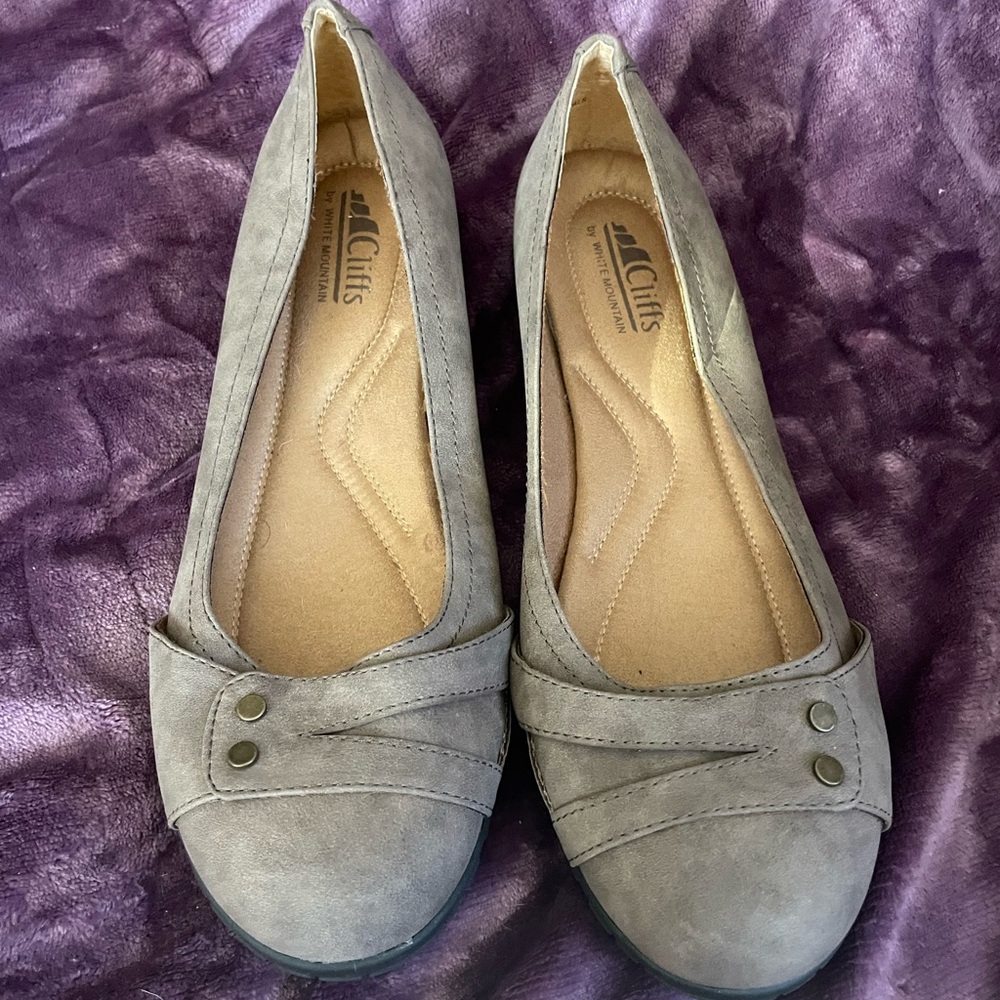 Cliffs by White Mountain Women's brown/tan Flats size 10m